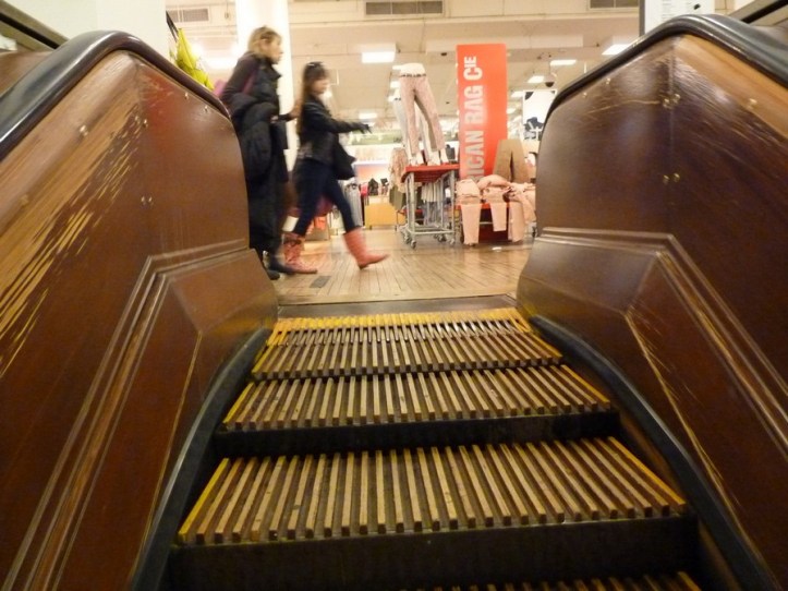Escaleras de madera en Macy's