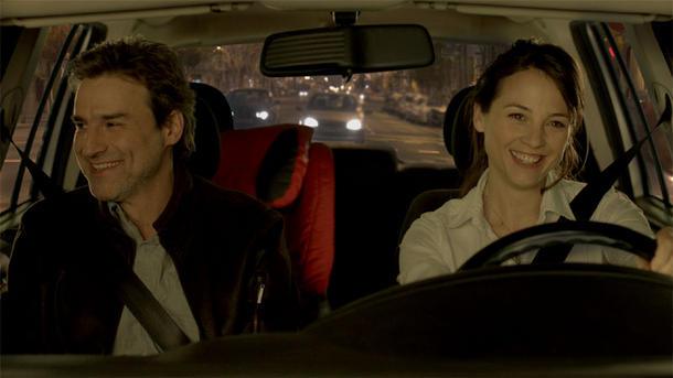 una-pistola-en-cada-mano-alberto-san-juan-y-leonor-watling