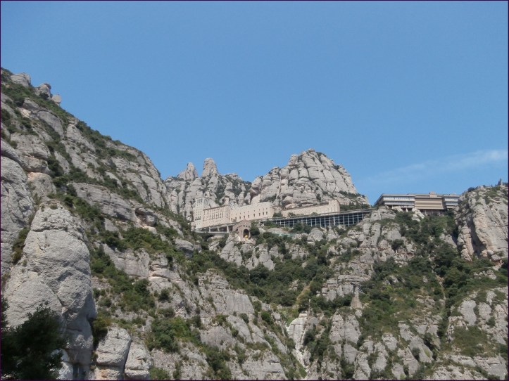 Aquí ya estábamos casi ahí (la subida pavimentada del final tiene telita)