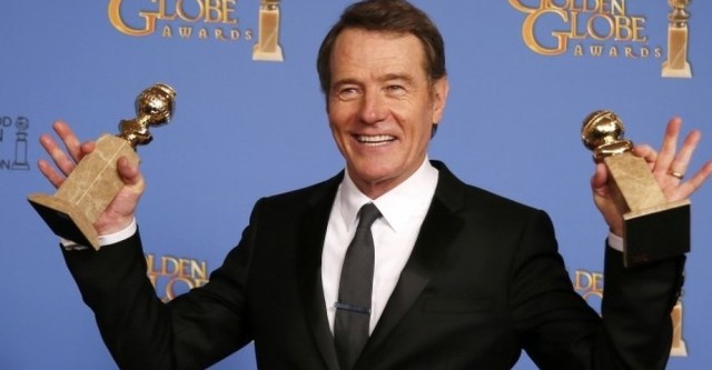 Bryan Cranston con los dos premios para Breaking Bad: Mejor Serie Dramática y Mejor actor serie dramática
