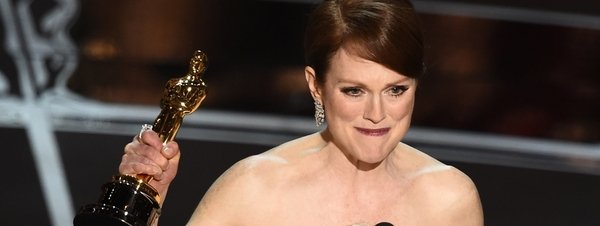 Julianne-Moore-recoge-su-Oscar_54426444929_51351706917_600_226
